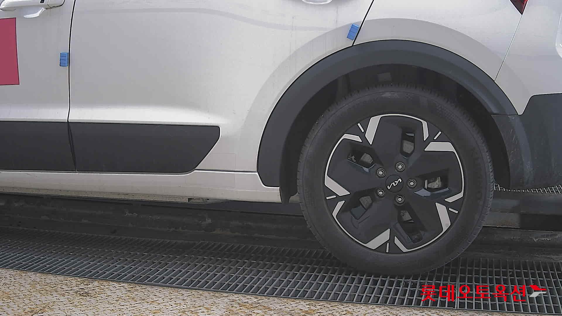 كيا نيرو 2023 - صورة 26