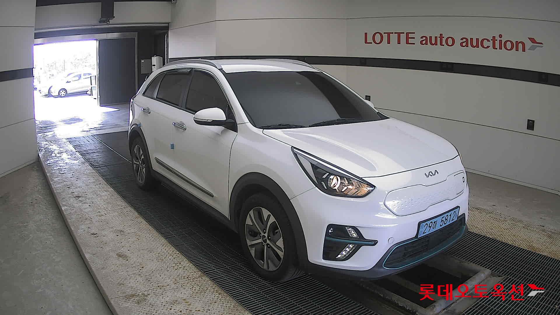 Kia Niro EV 2022 Snow White Pearl (optional) из Кореи, фото 2