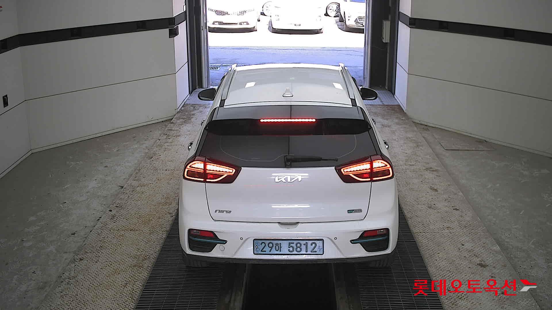 Kia Niro EV 2022 Snow White Pearl (optional) из Кореи, фото 5