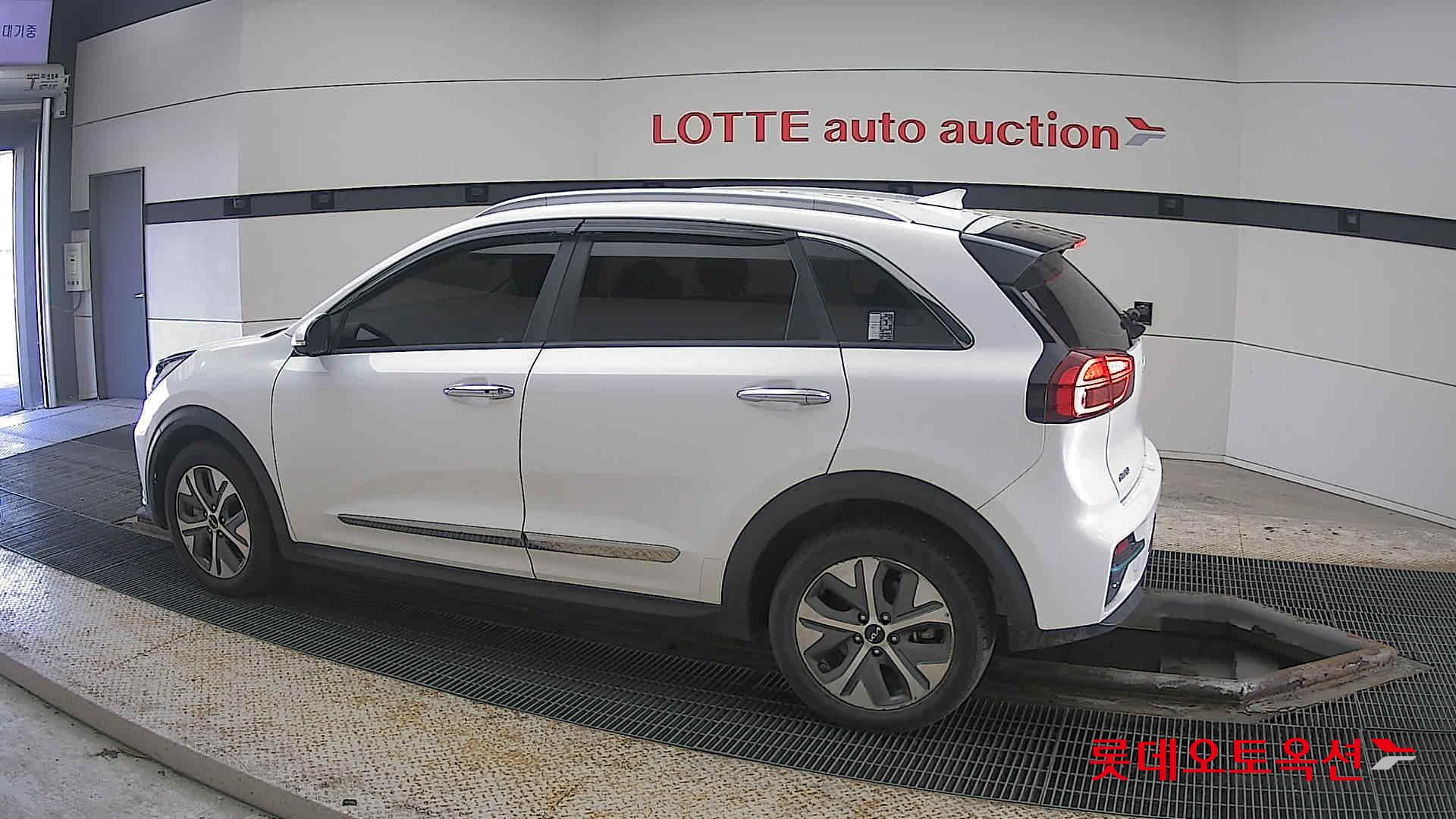 Kia Niro EV id 3816383 из Кореи 11