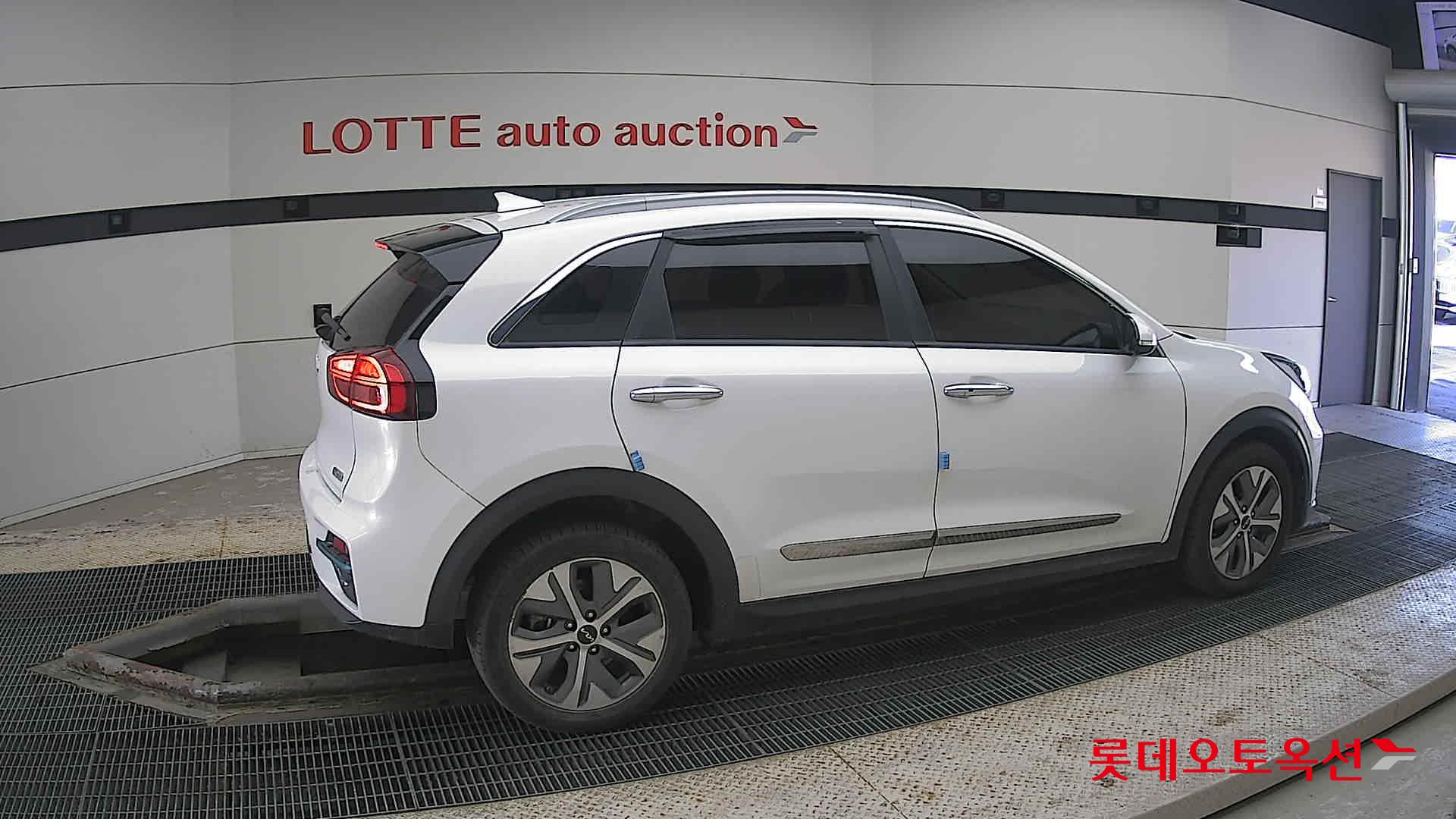 Kia Niro EV id 3816383 из Кореи 18