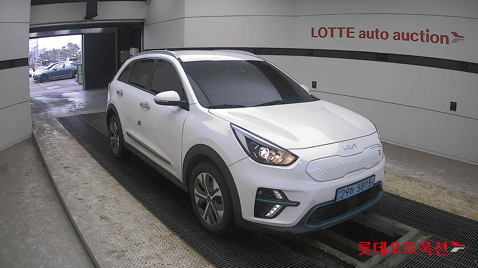 Kia Niro EV 2022 Snow White Pearl (optional) из Кореи, фото 2
