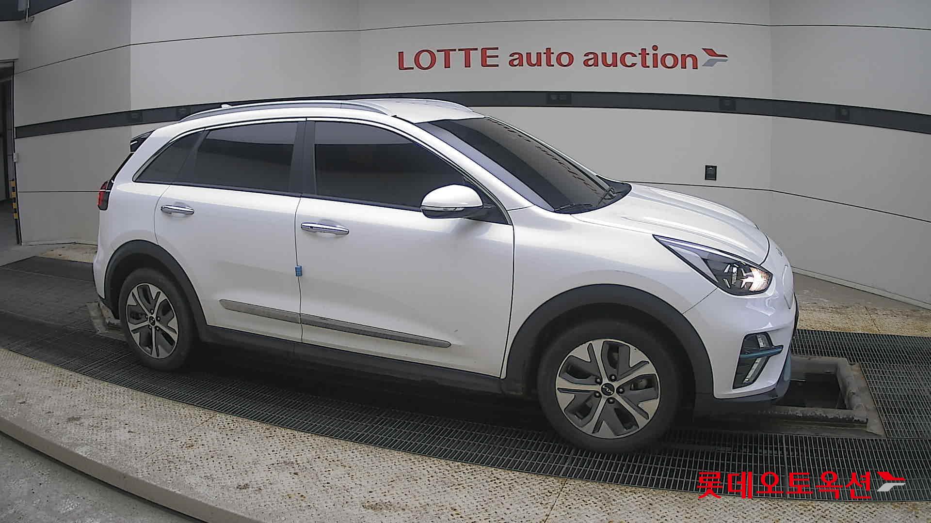 Kia Niro EV id 3809983 из Кореи 17