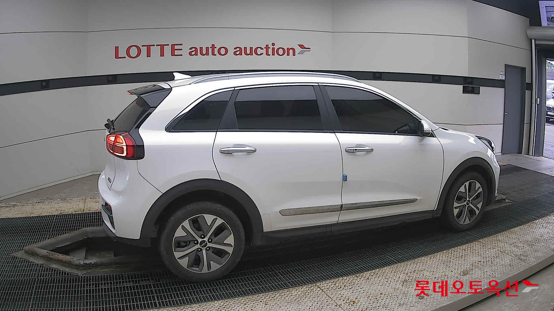 Kia Niro EV id 3809983 из Кореи 18