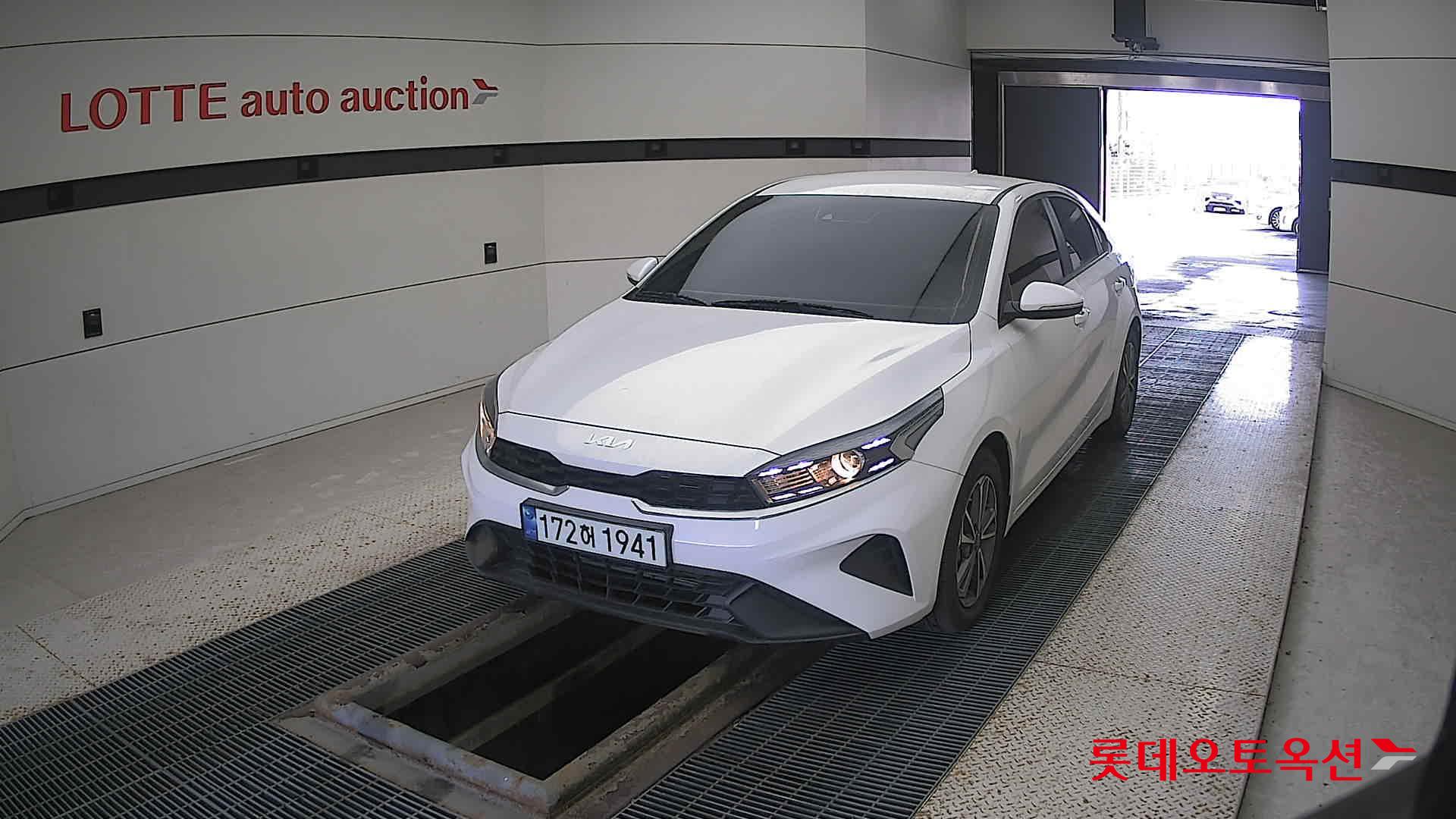 Kia K3 2022 Snow White Pearl из Кореи