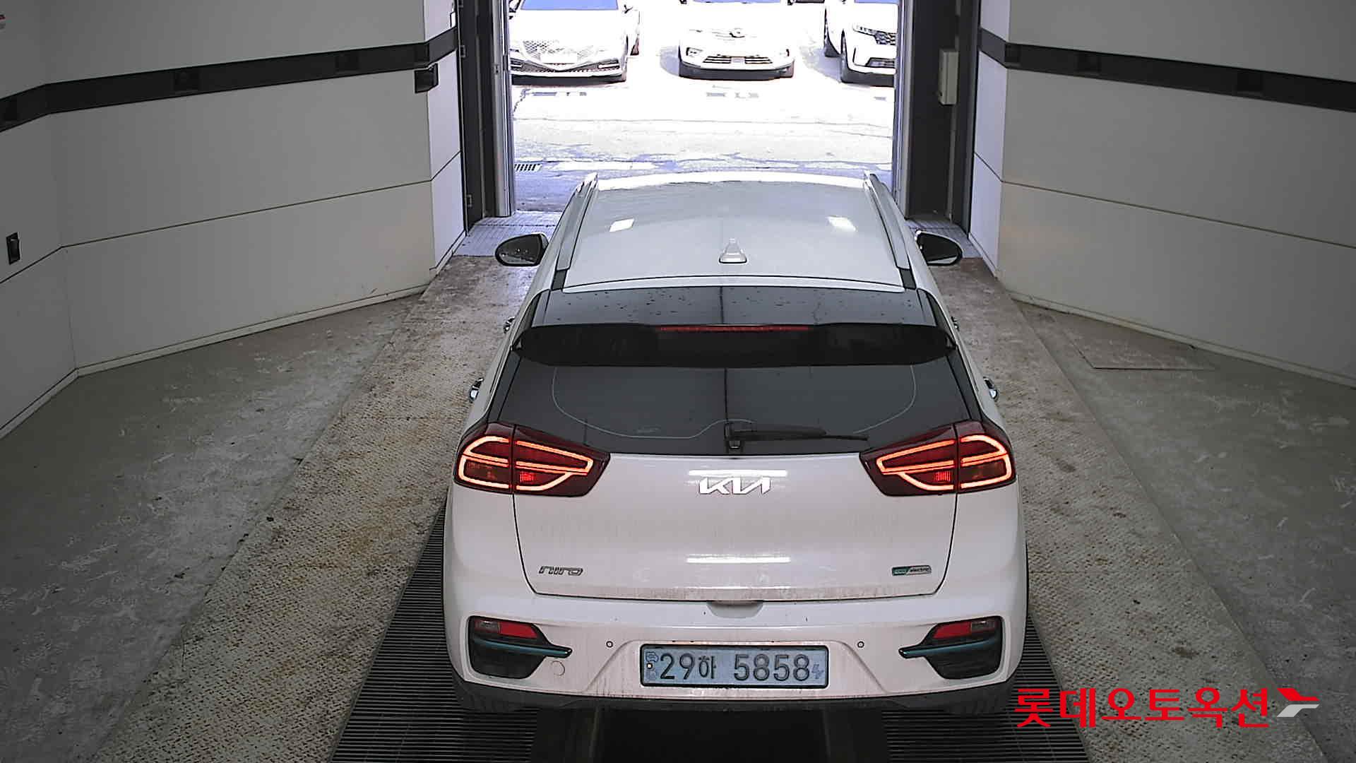 كيا نيرو 2022 - صورة 17