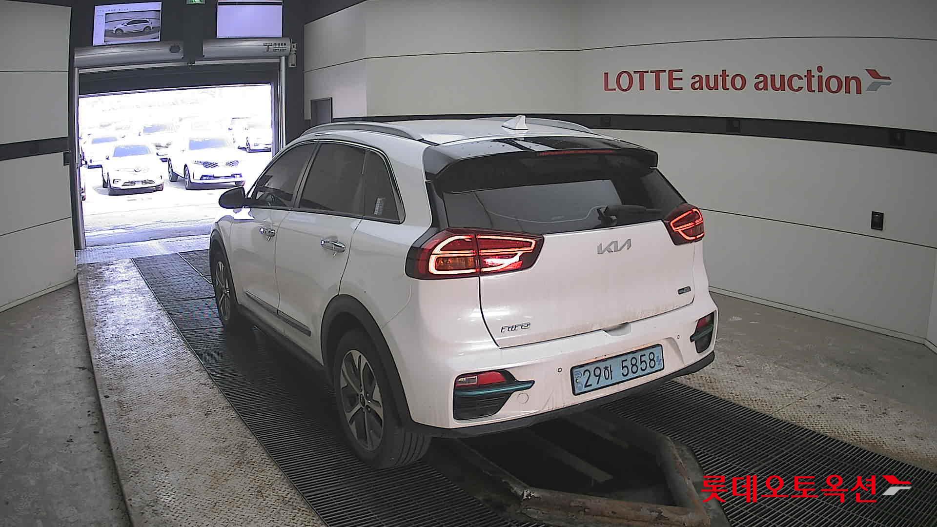 كيا نيرو 2022 - صورة 16