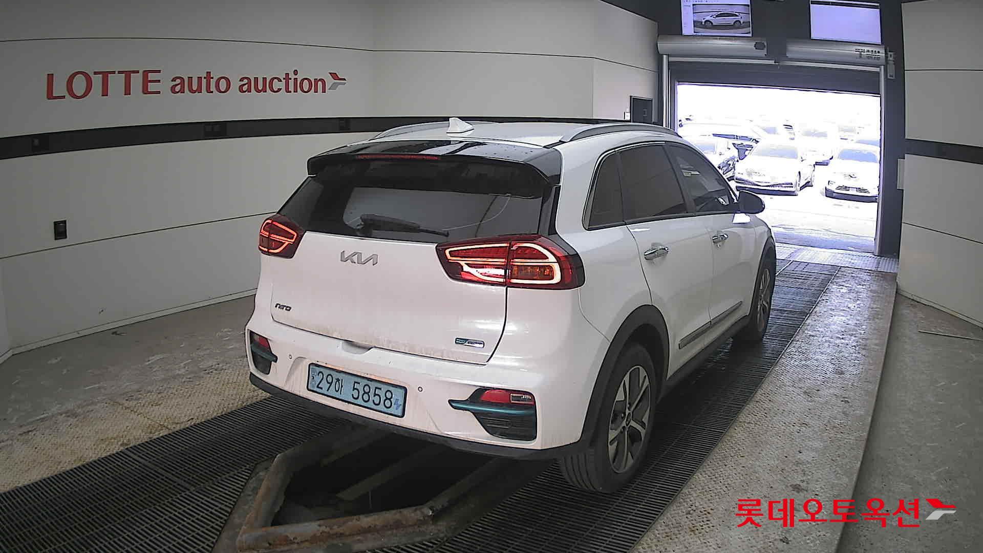 كيا نيرو 2022 - صورة 18