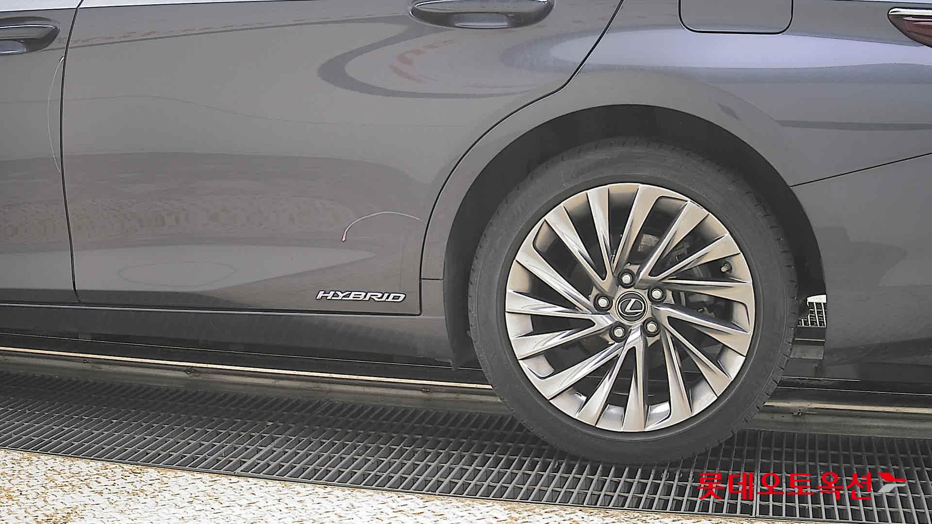 LEXUS ES - 26