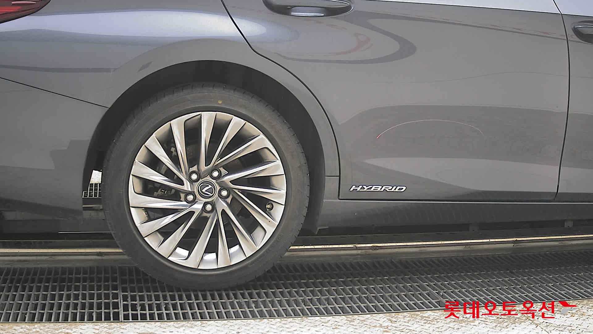 LEXUS ES - 28