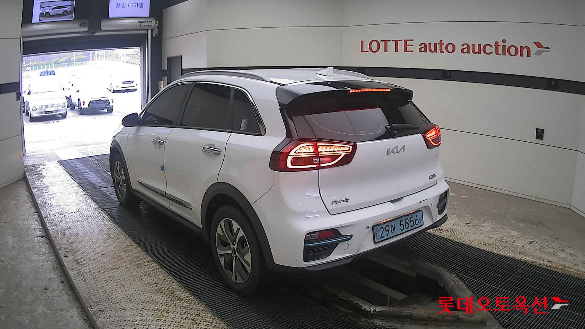Kia Niro EV 2022 Snow White Pearl (optional) из Кореи, фото 6