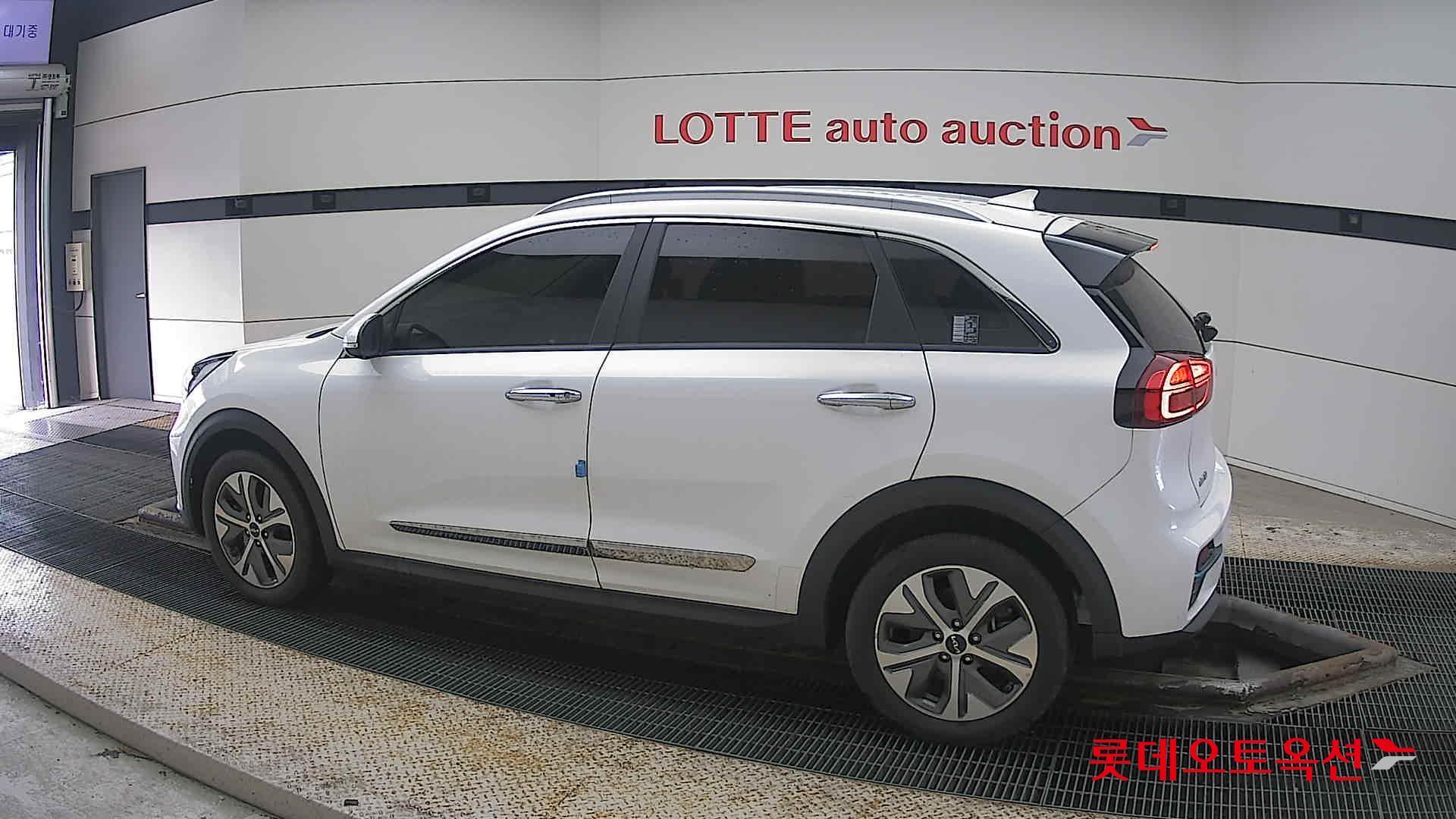 Kia Niro EV id 3809995 из Кореи 11
