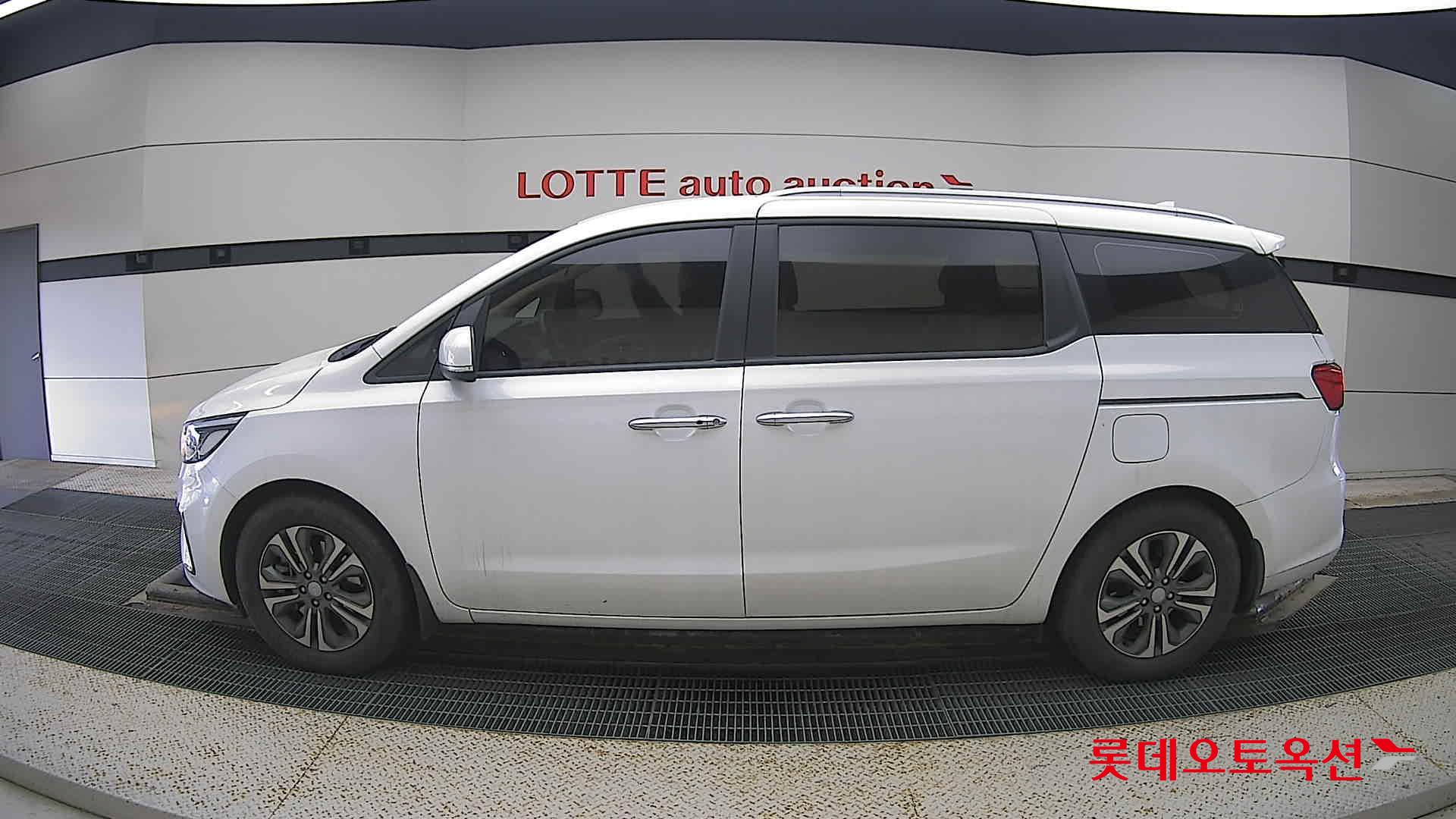 Kia Carnival id 3633601 из Кореи 7