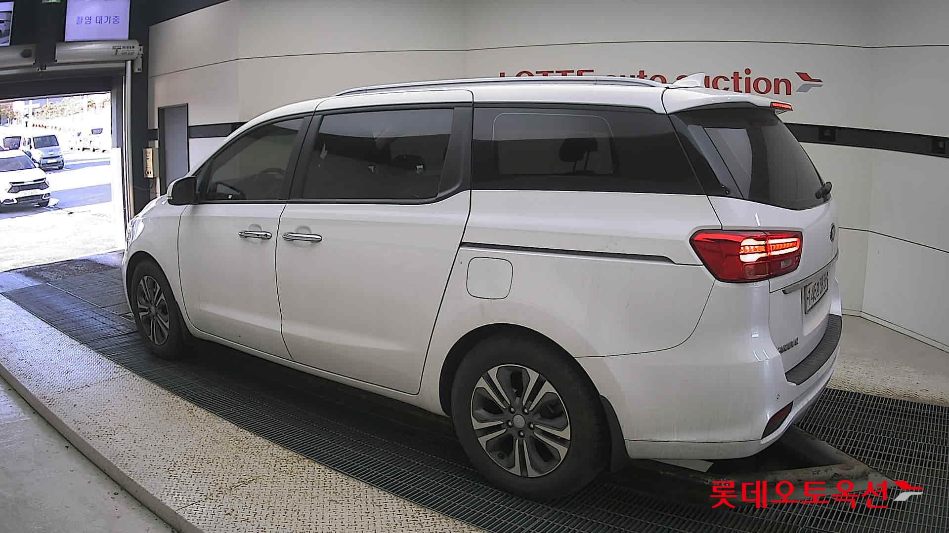 Kia Carnival id 3633601 из Кореи 10