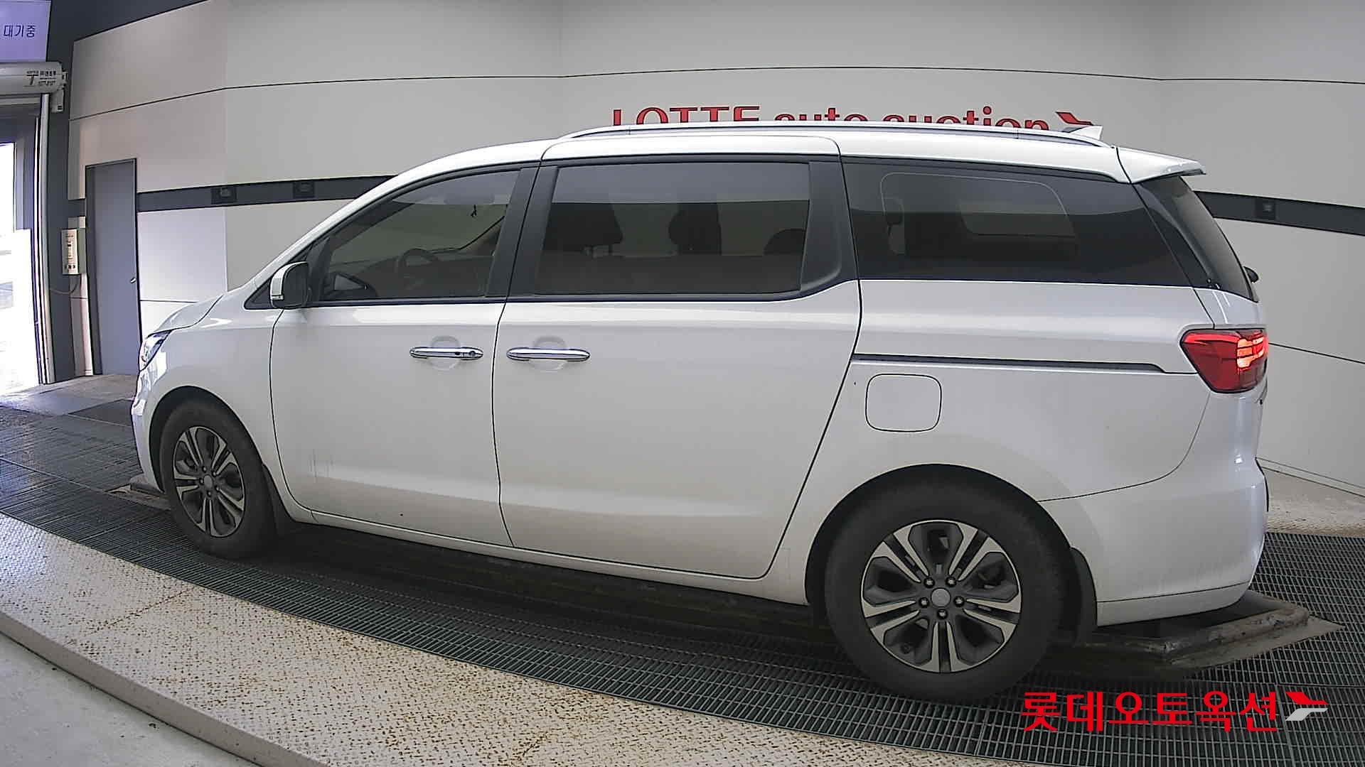 Kia Carnival id 3633601 из Кореи 11