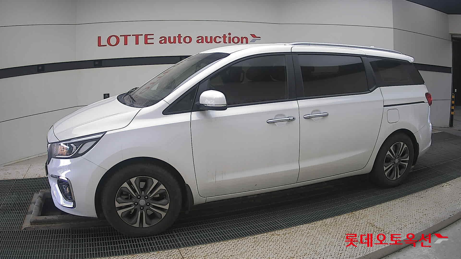 Kia Carnival id 3633601 из Кореи 12