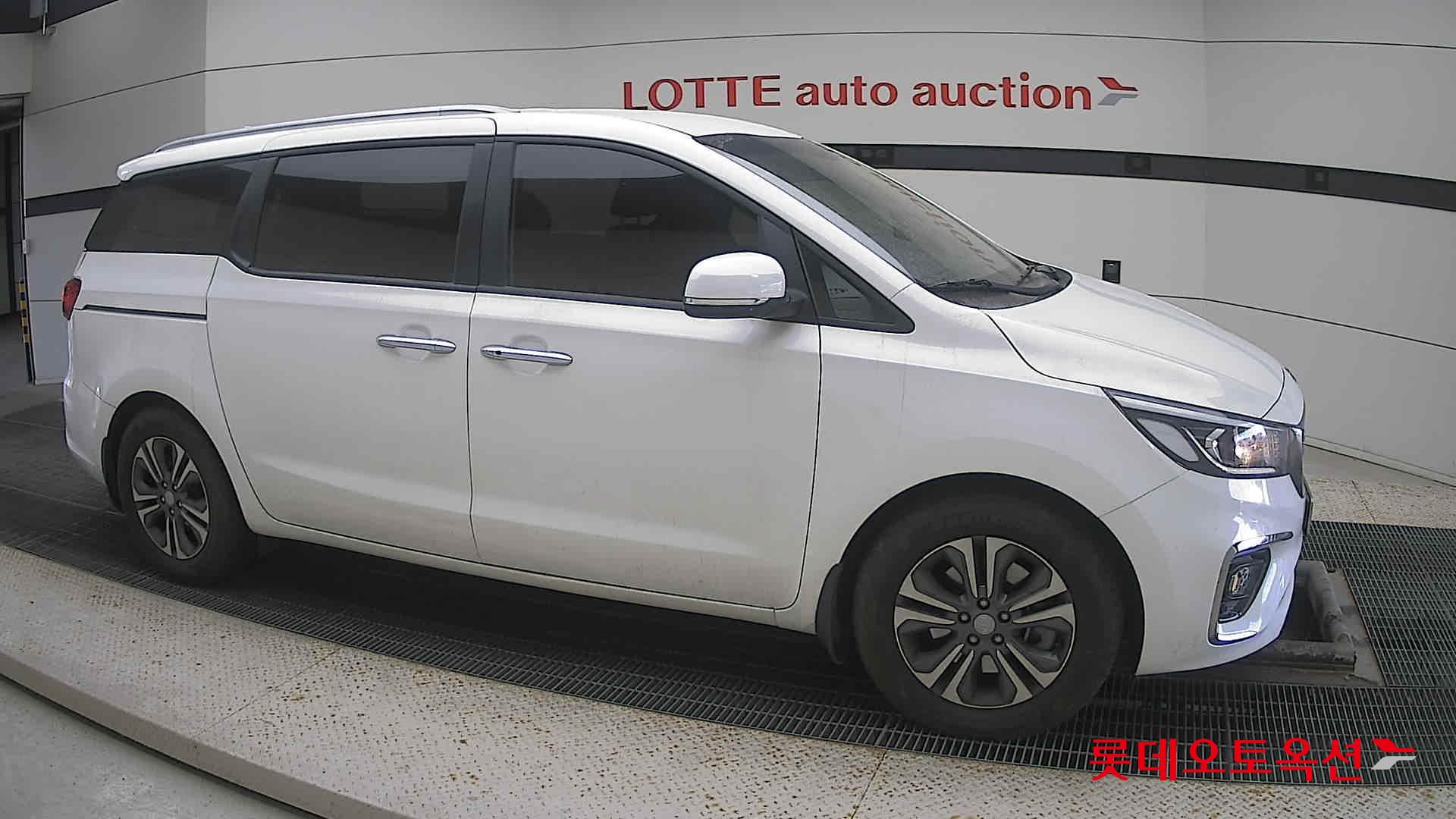 Kia Carnival id 3633601 из Кореи 17