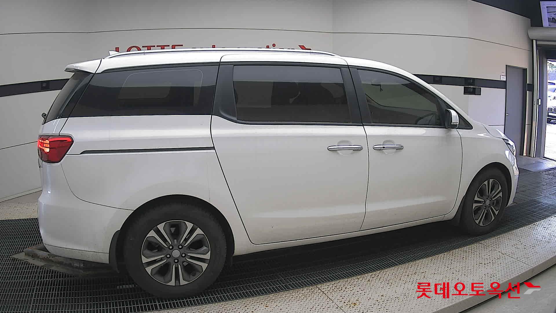 Kia Carnival id 3633601 из Кореи 18