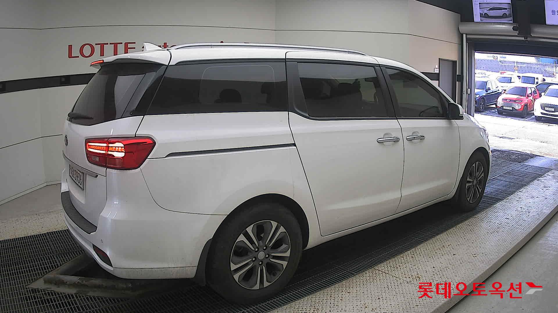 Kia Carnival id 3633601 из Кореи 19