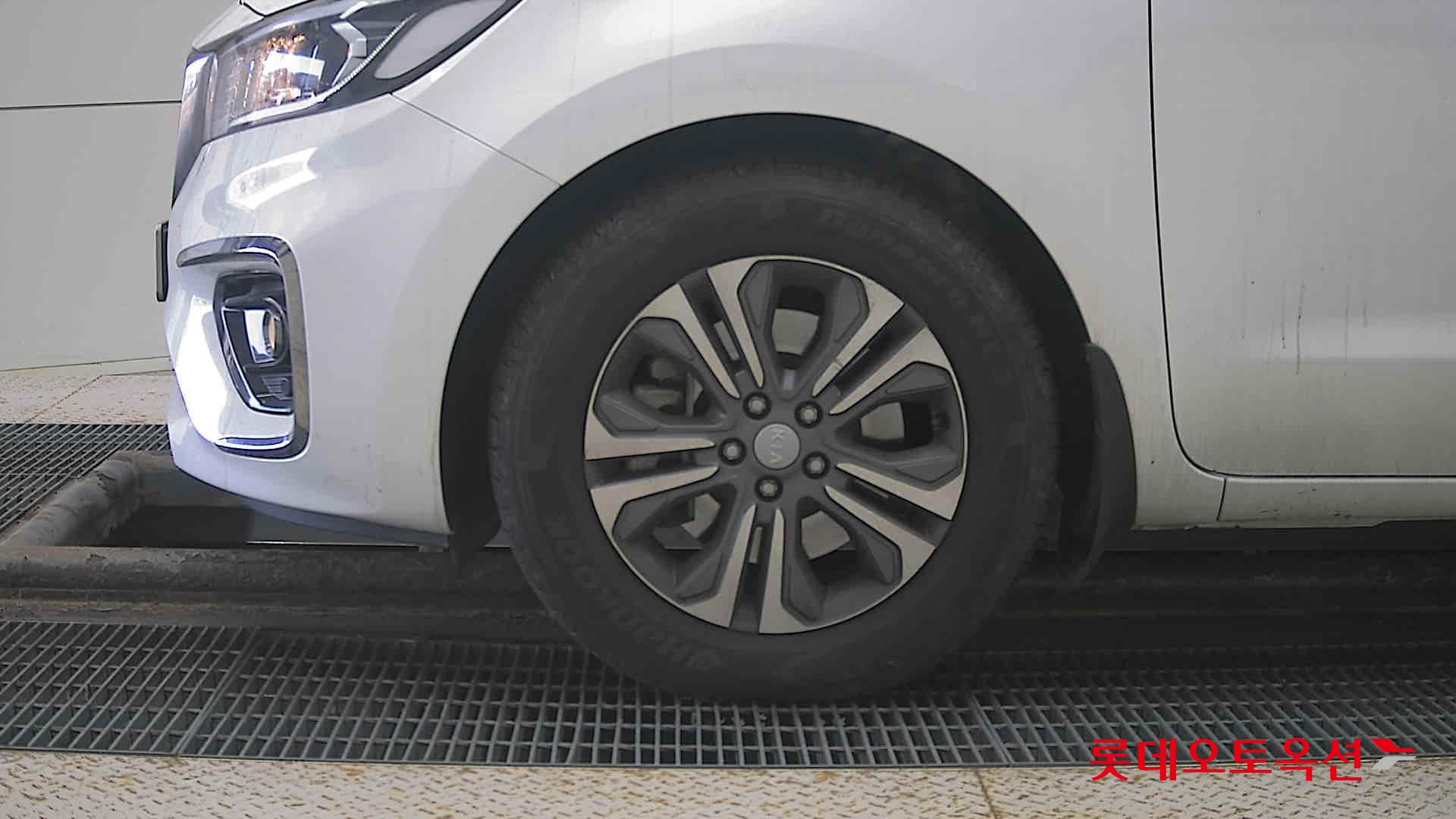 Kia Carnival id 3633601 из Кореи 21