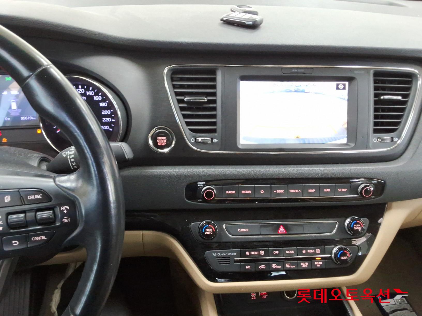 Kia Carnival id 3633601 из Кореи 32