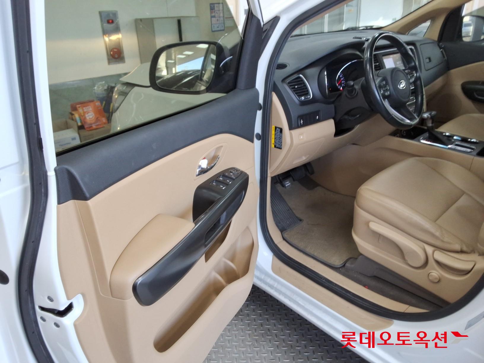 Kia Carnival id 3633601 из Кореи 35