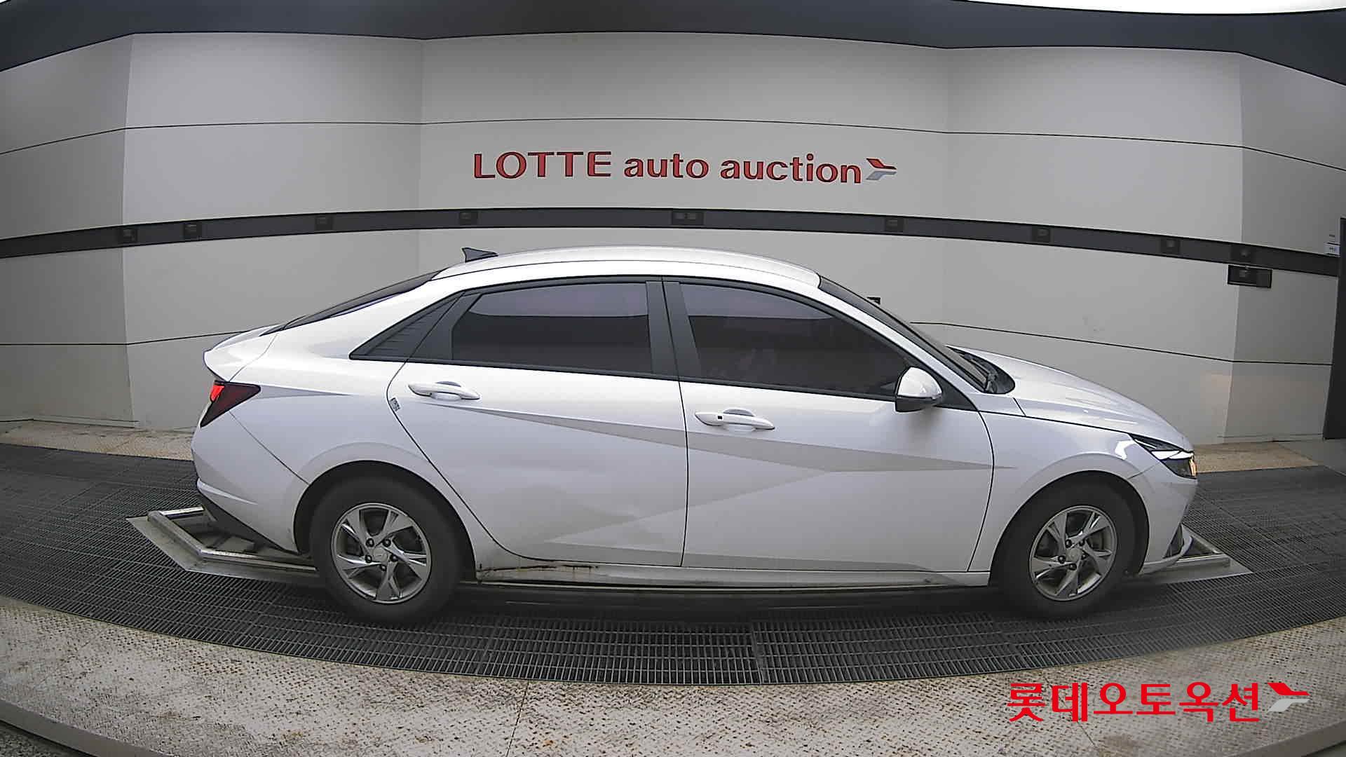 Hyundai Elantra - 21