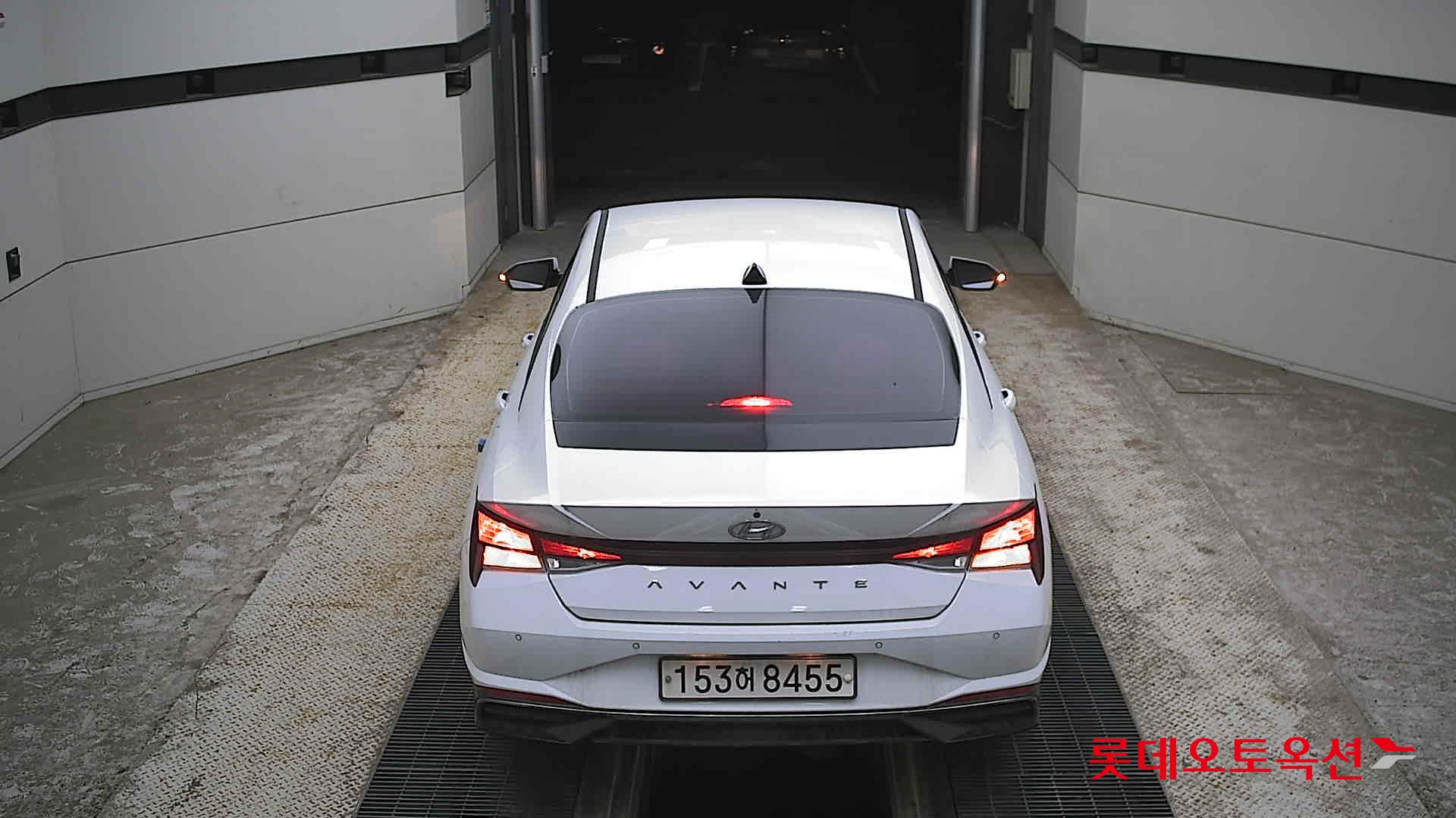 Hyundai Elantra - 17