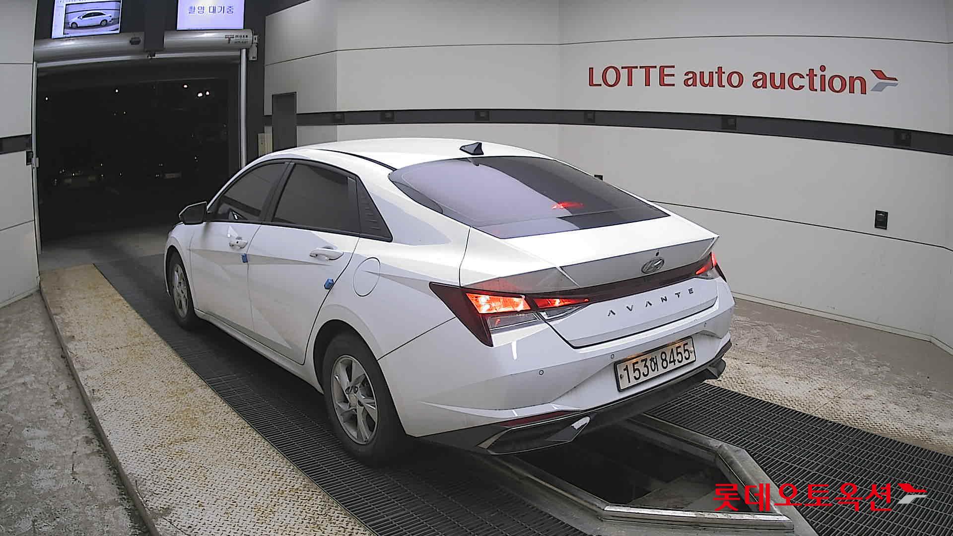Hyundai Elantra - 4