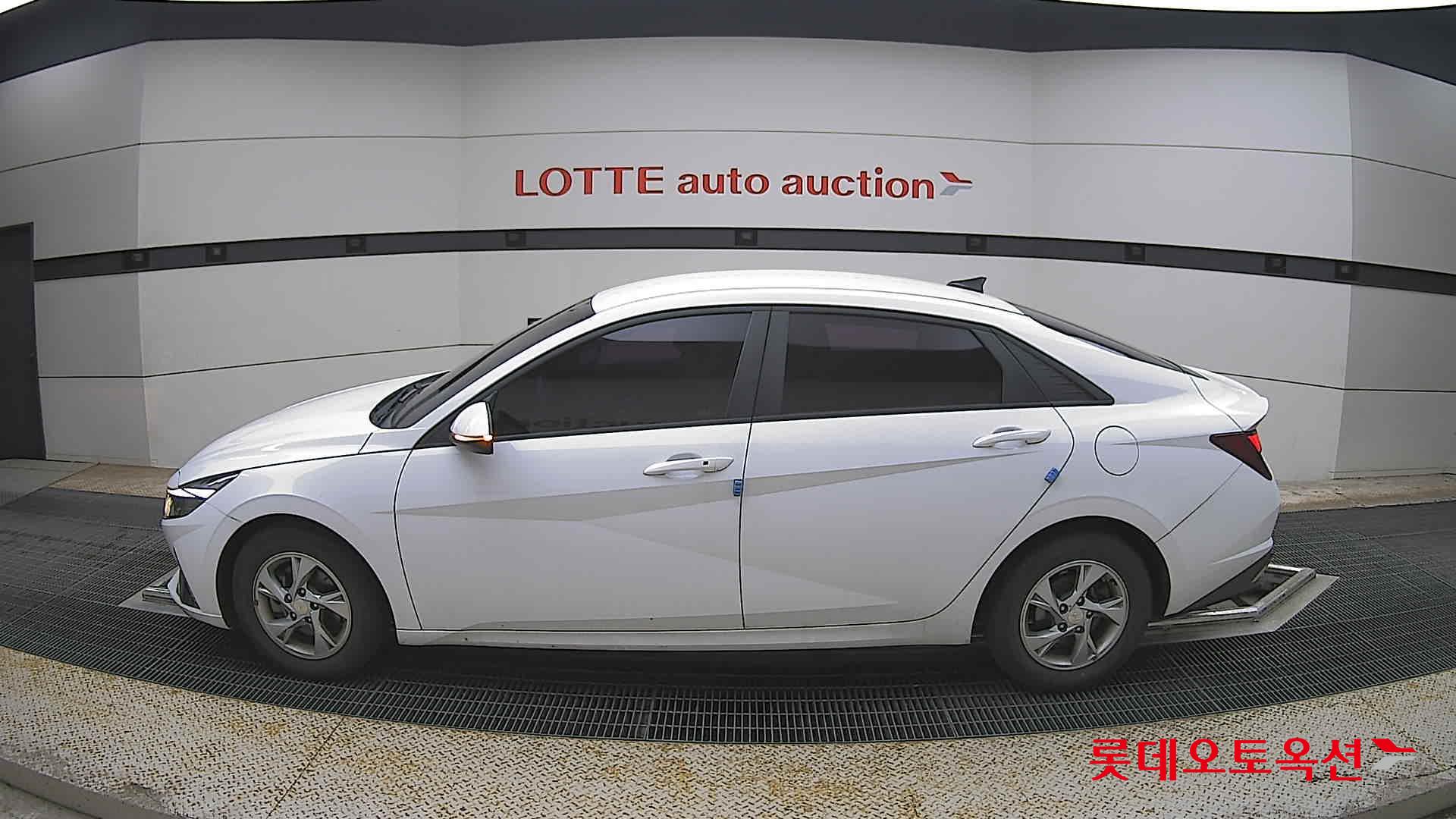 Hyundai Elantra - 13