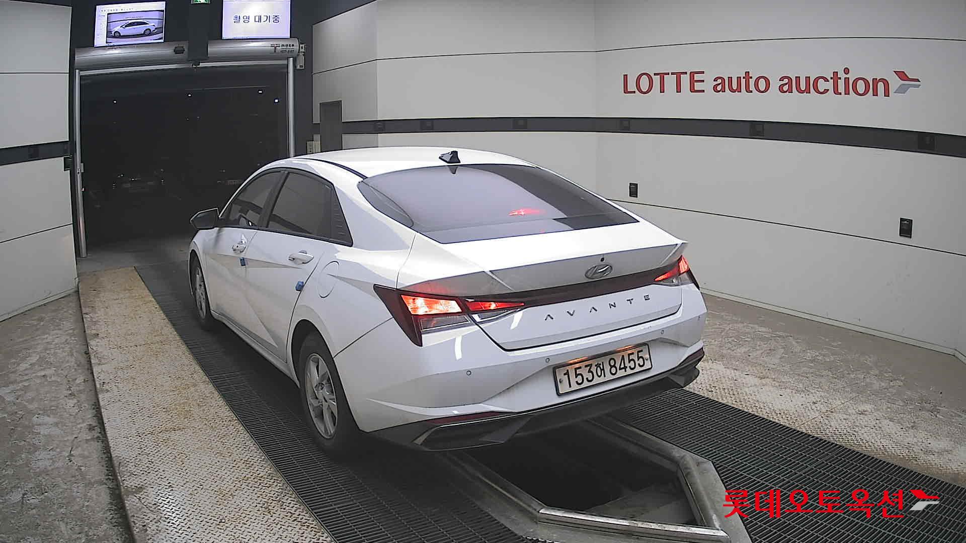Hyundai Elantra - 16