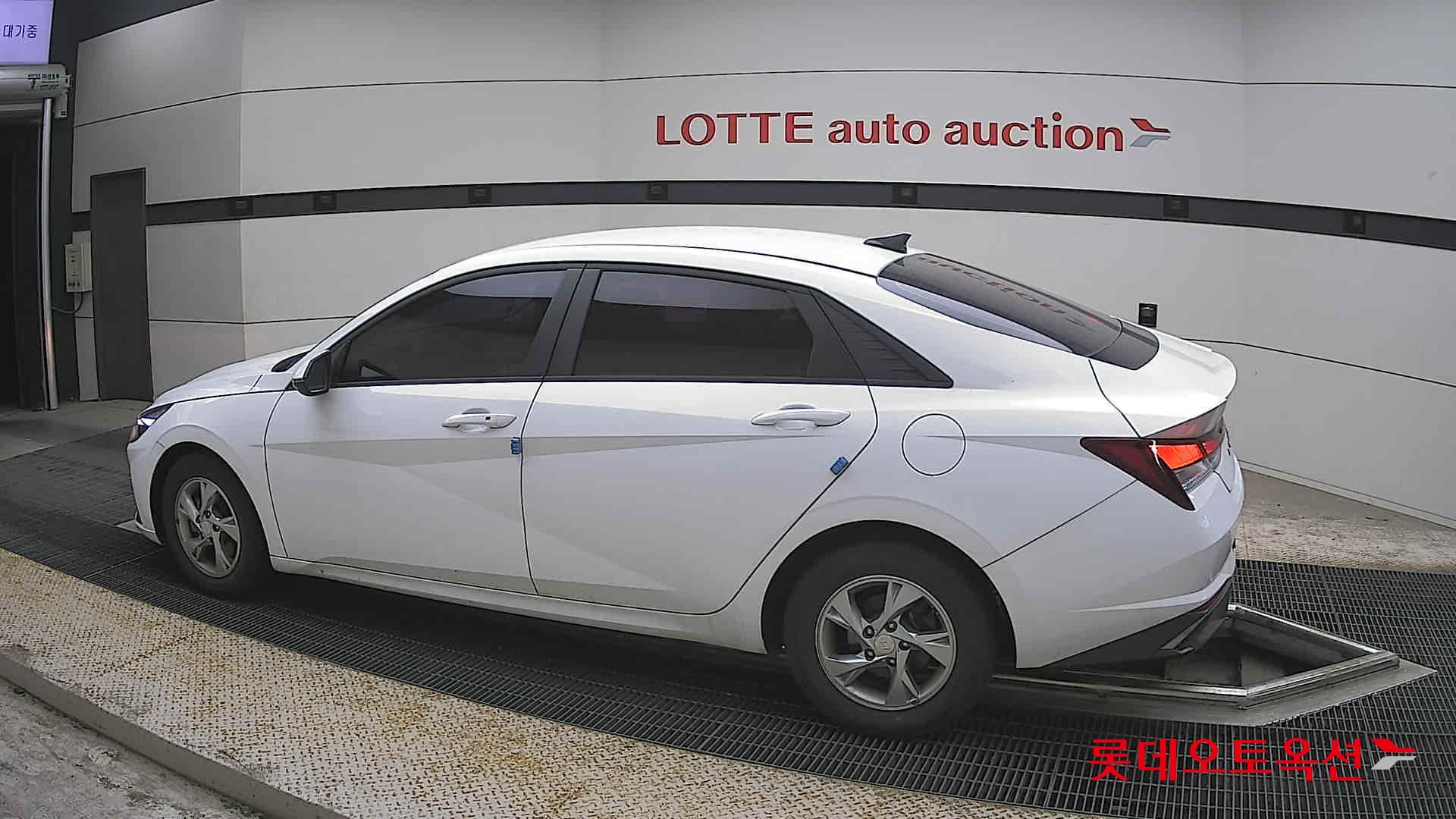 Hyundai Elantra - 14