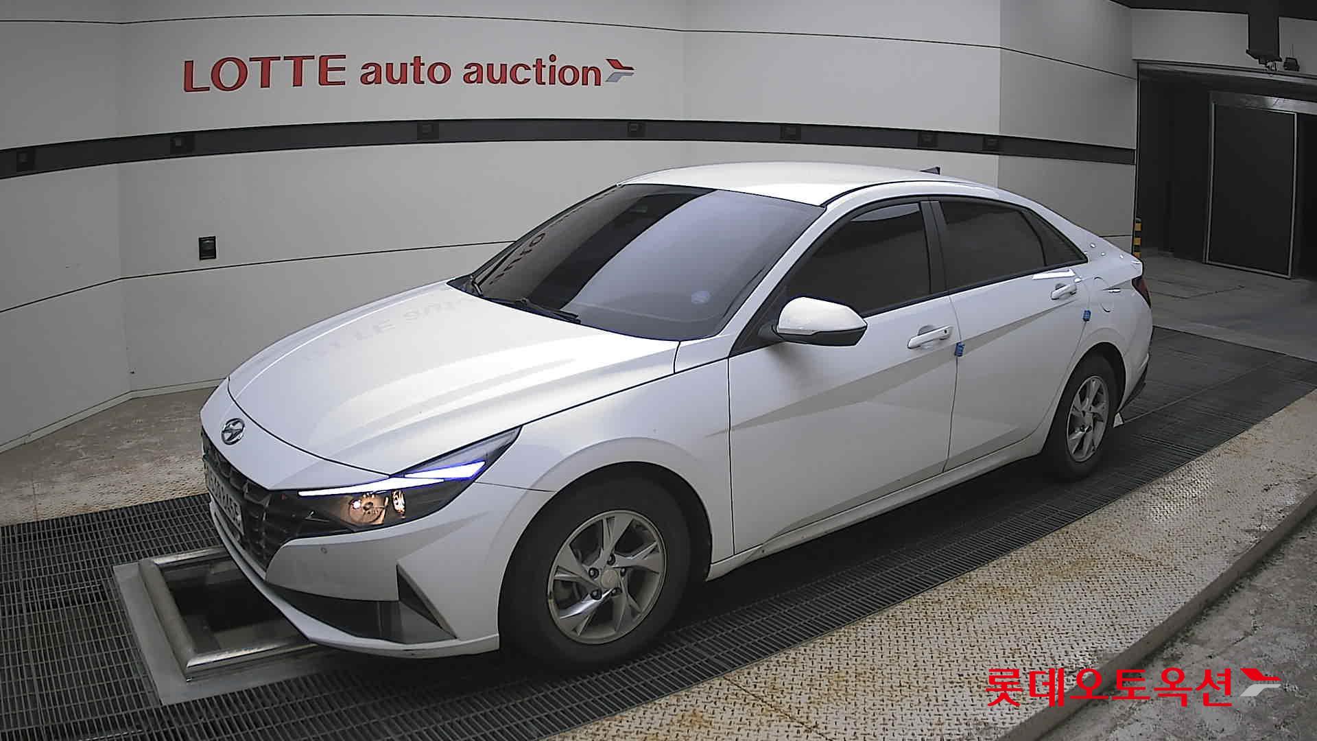 Hyundai Elantra - 11