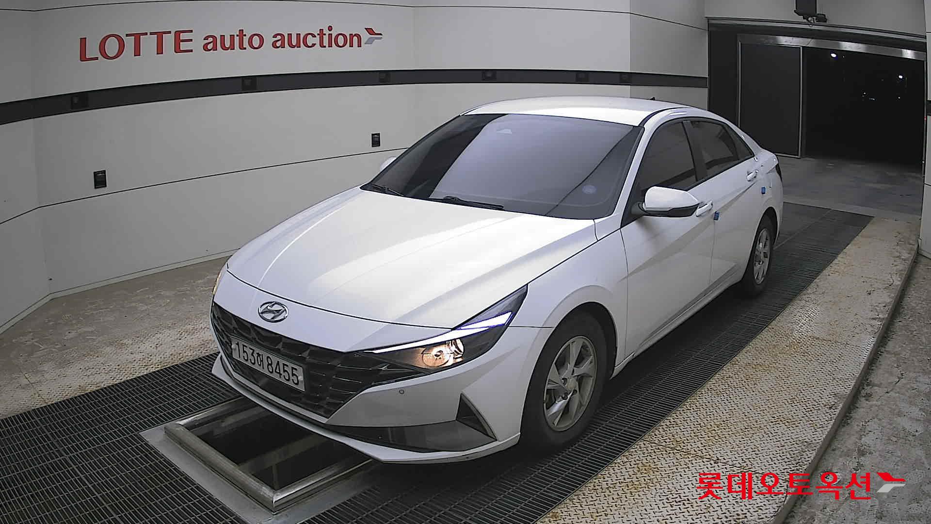 Hyundai Elantra - 3