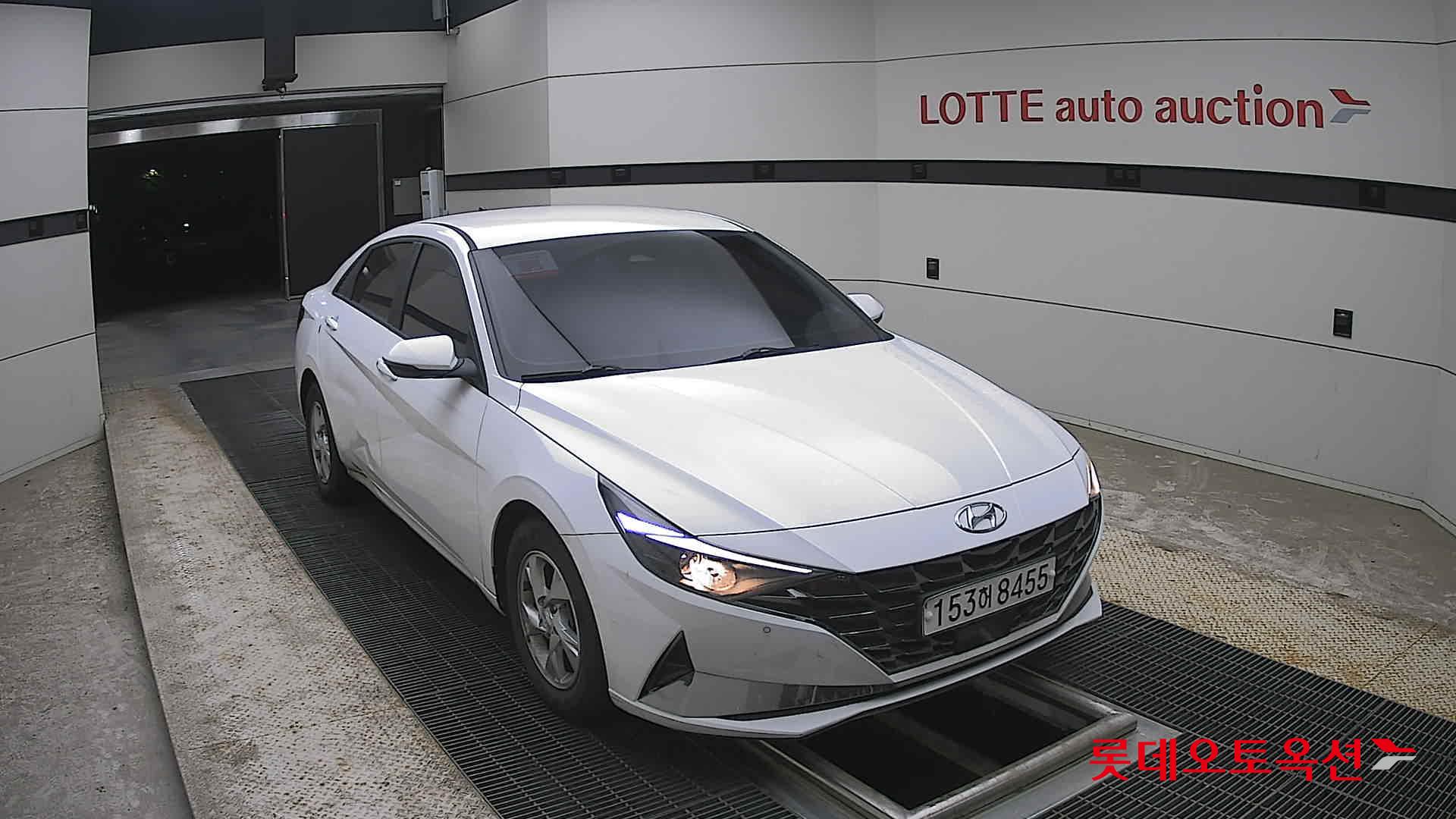 Hyundai Elantra - 24