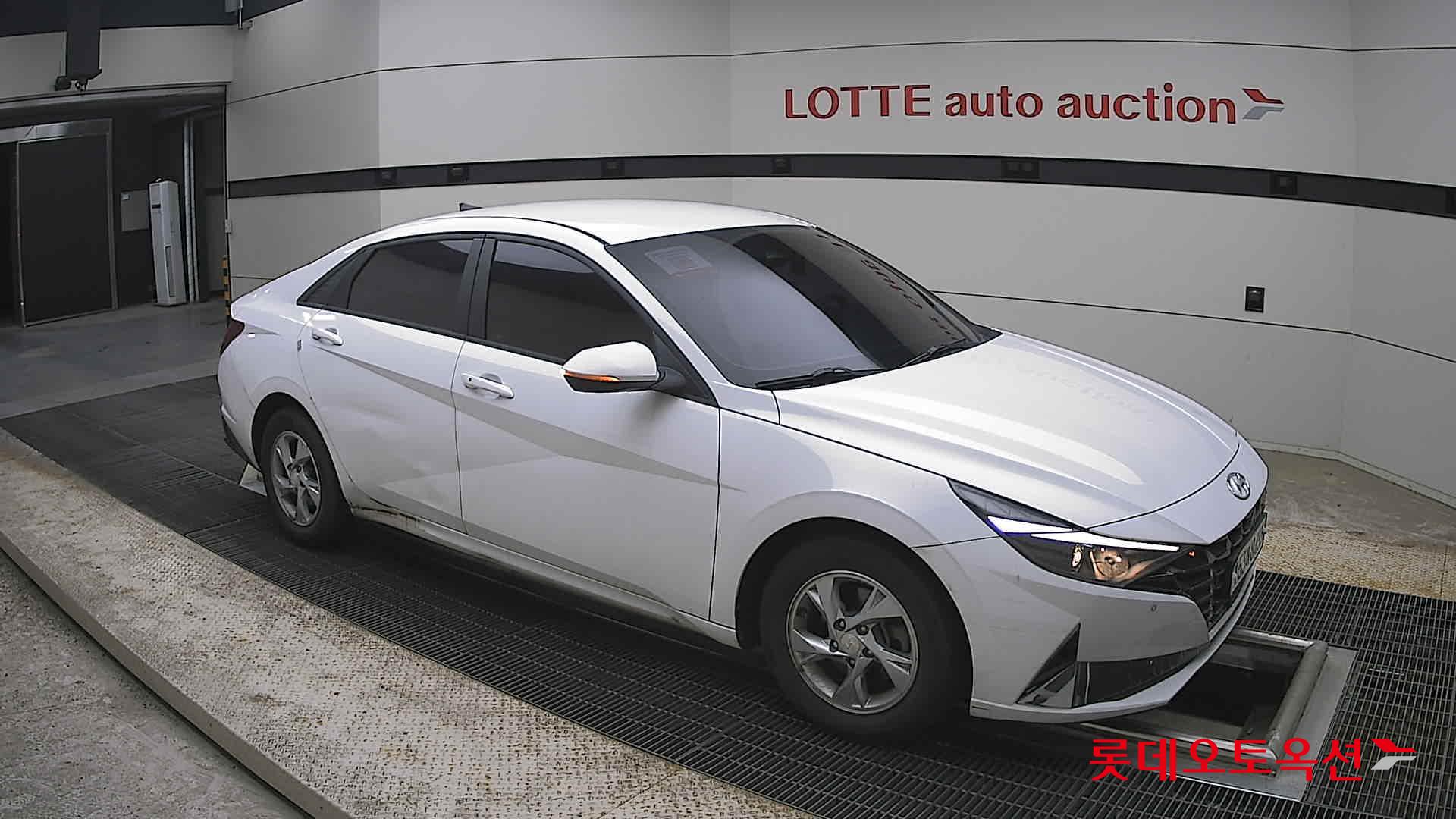 Hyundai Elantra - 23