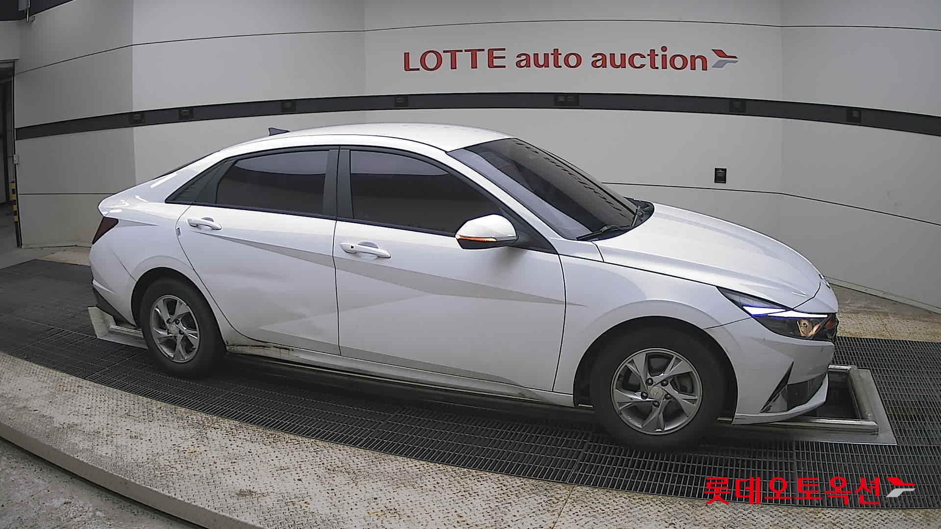 Hyundai Elantra - 22