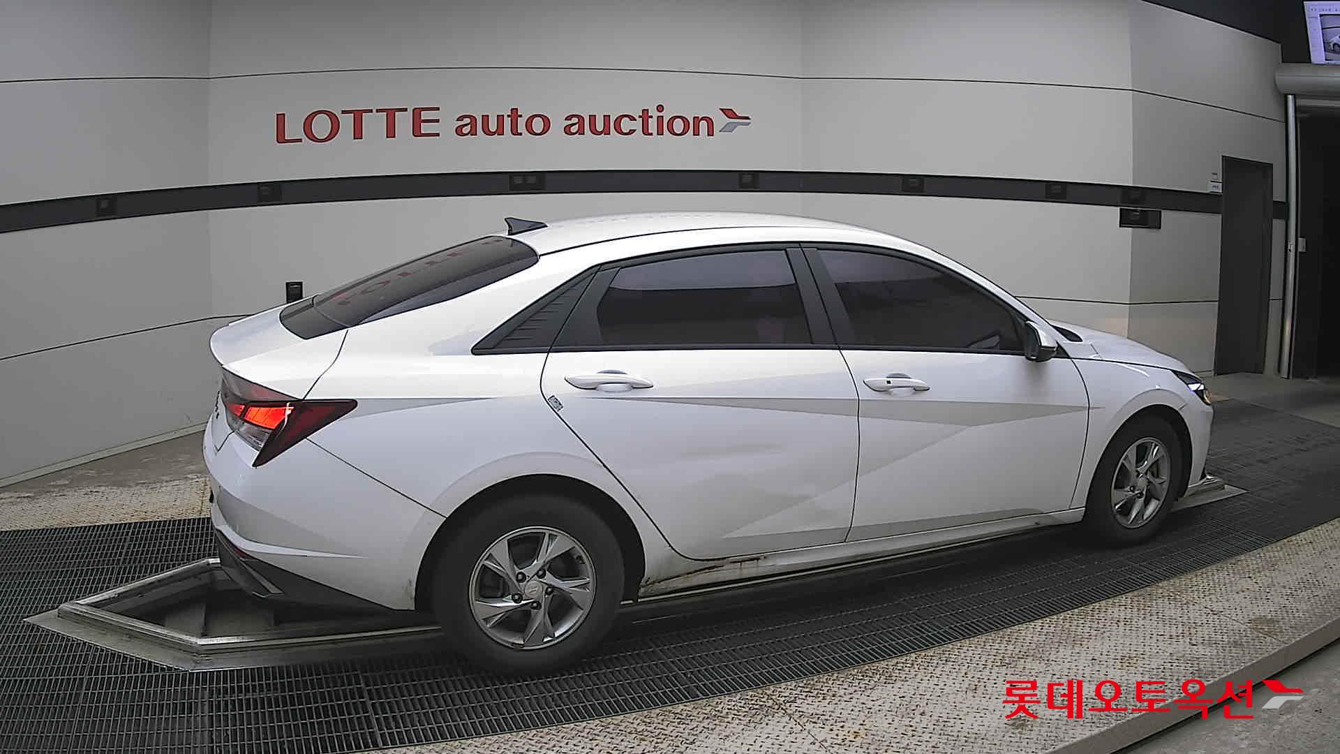 Hyundai Elantra - 20