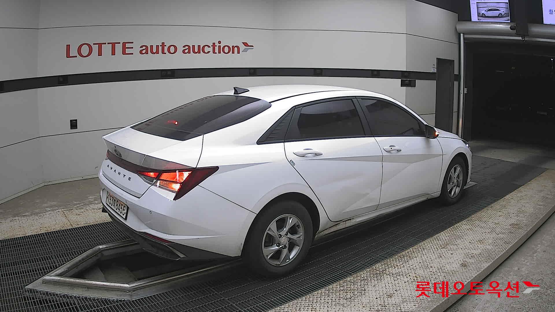 Hyundai Elantra - 19