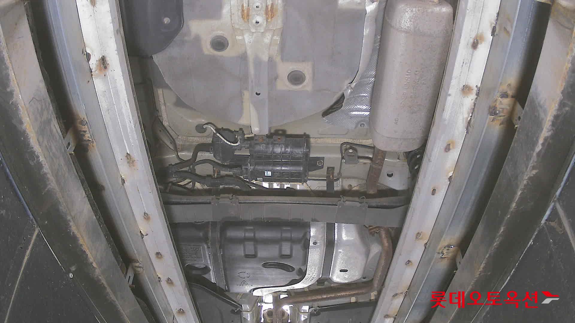 Hyundai Elantra - 2