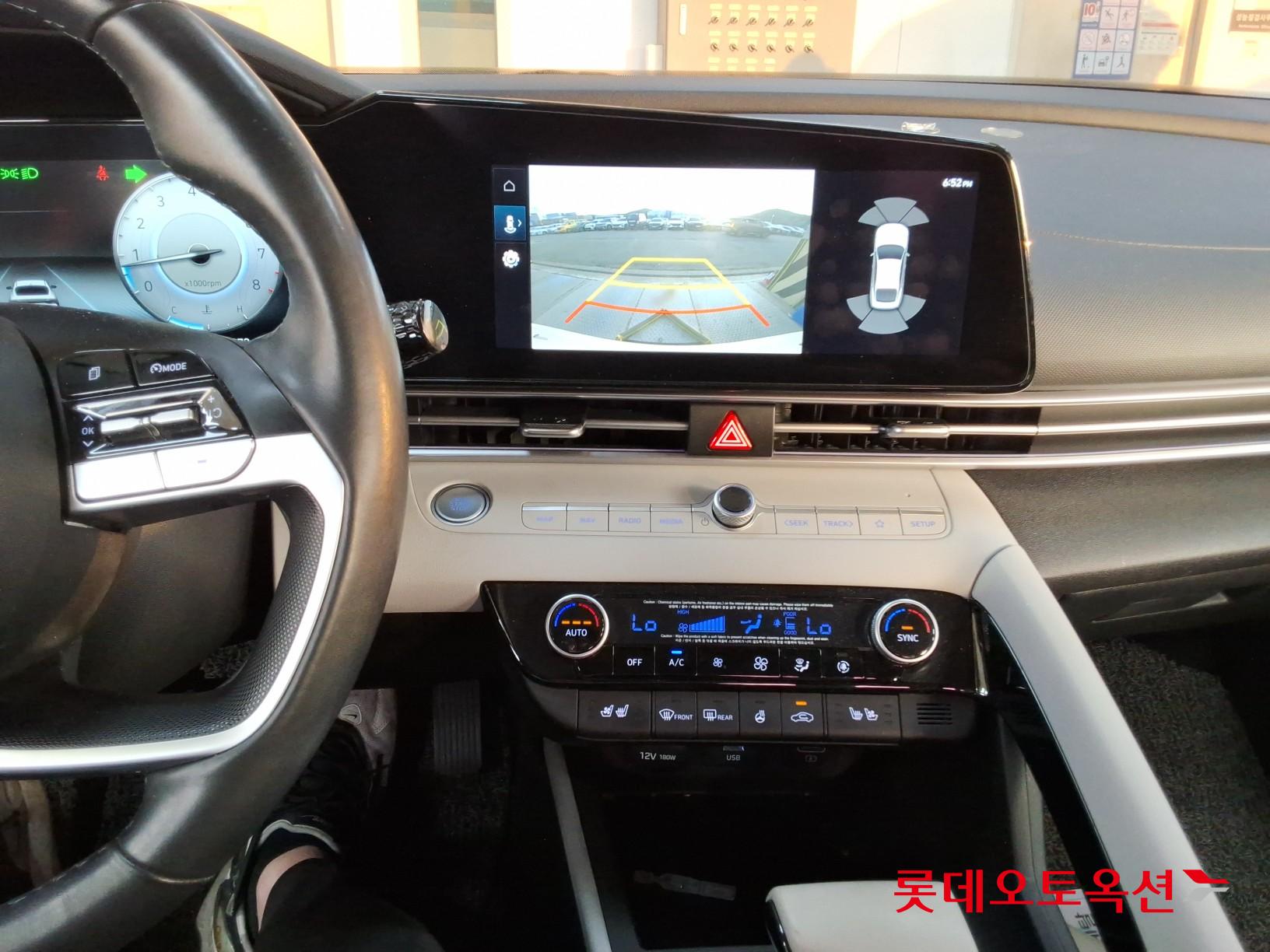 Hyundai Elantra - 32