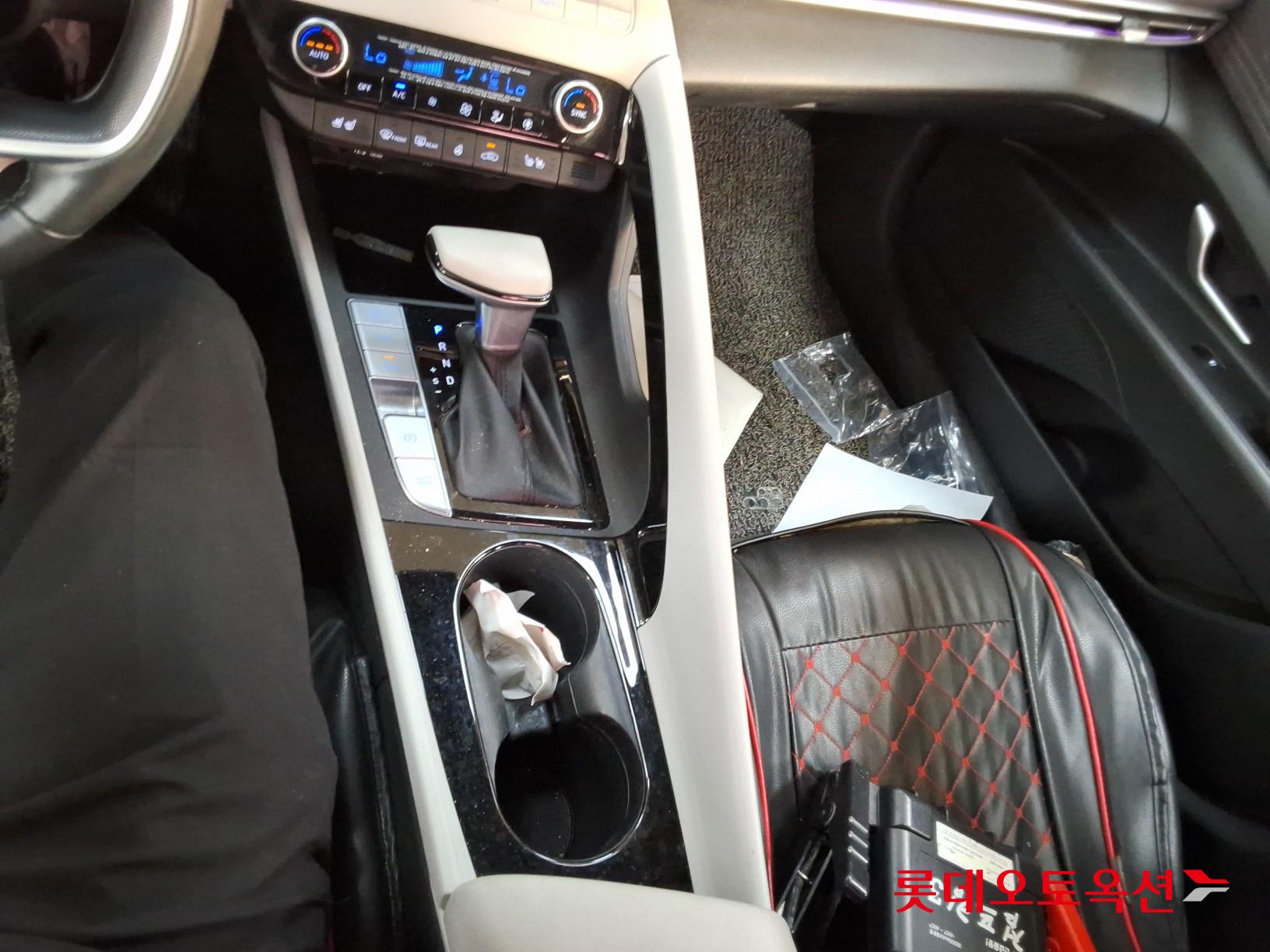 Hyundai Elantra - 34