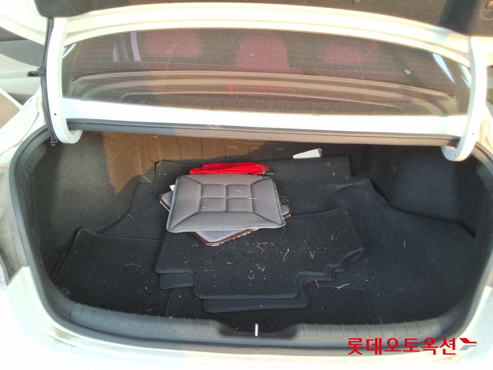 Hyundai Elantra - 9