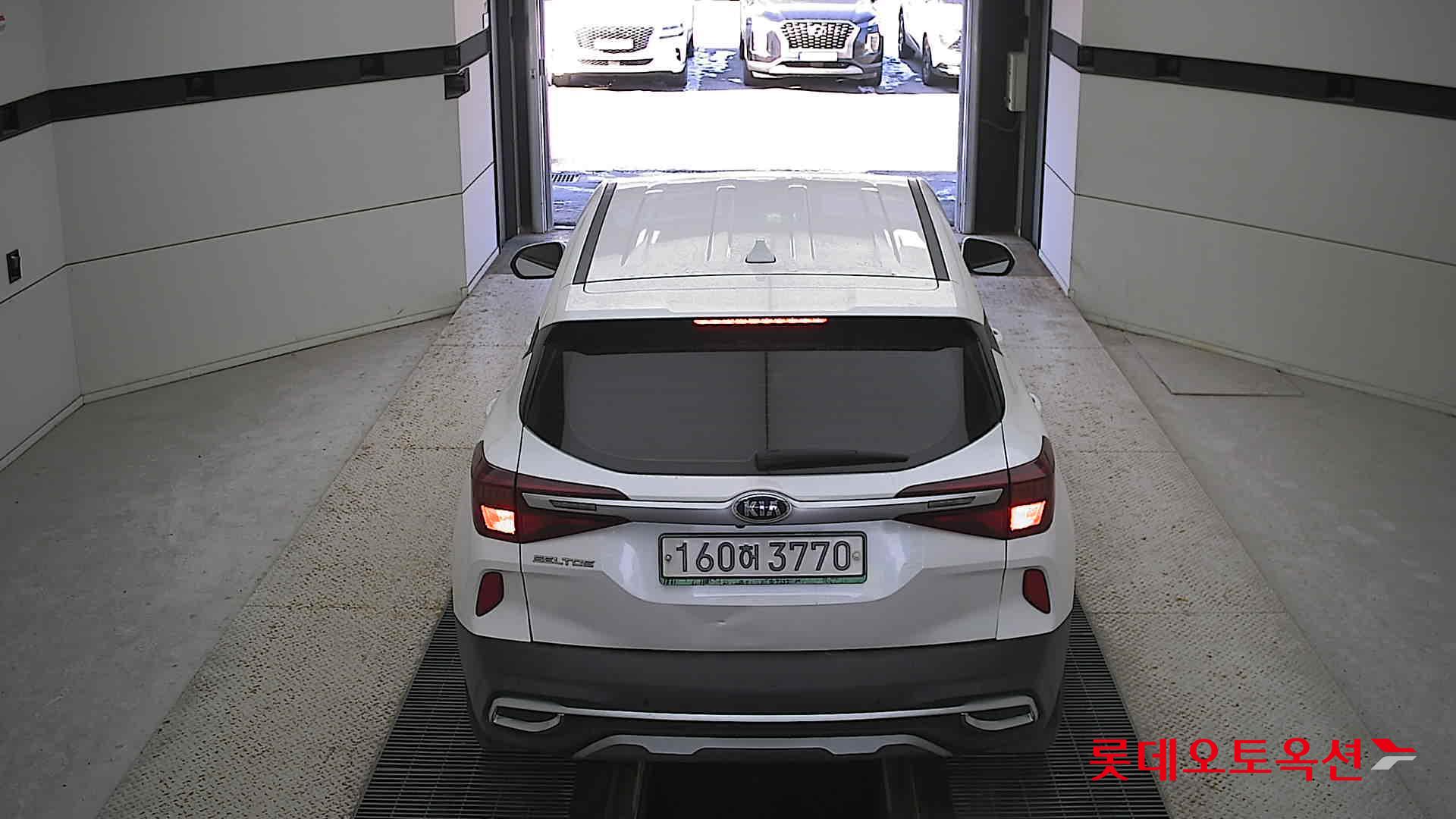 Kia Seltos 2022 Snow White Pearl из Кореи, фото 5