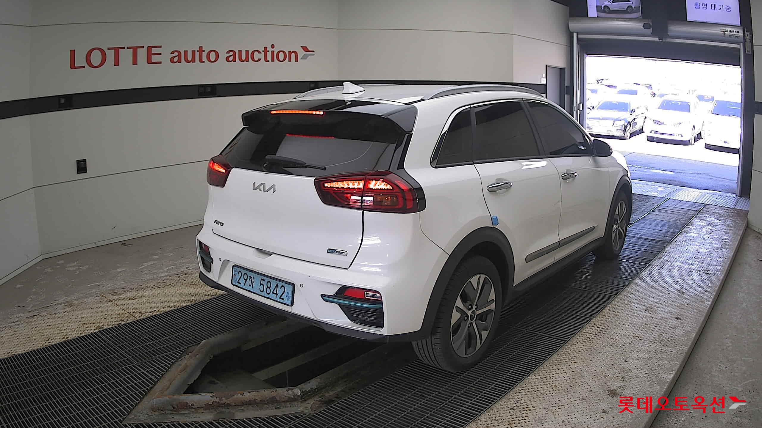 Kia Niro EV 2022 Snow White Pearl (optional) из Кореи, фото 4