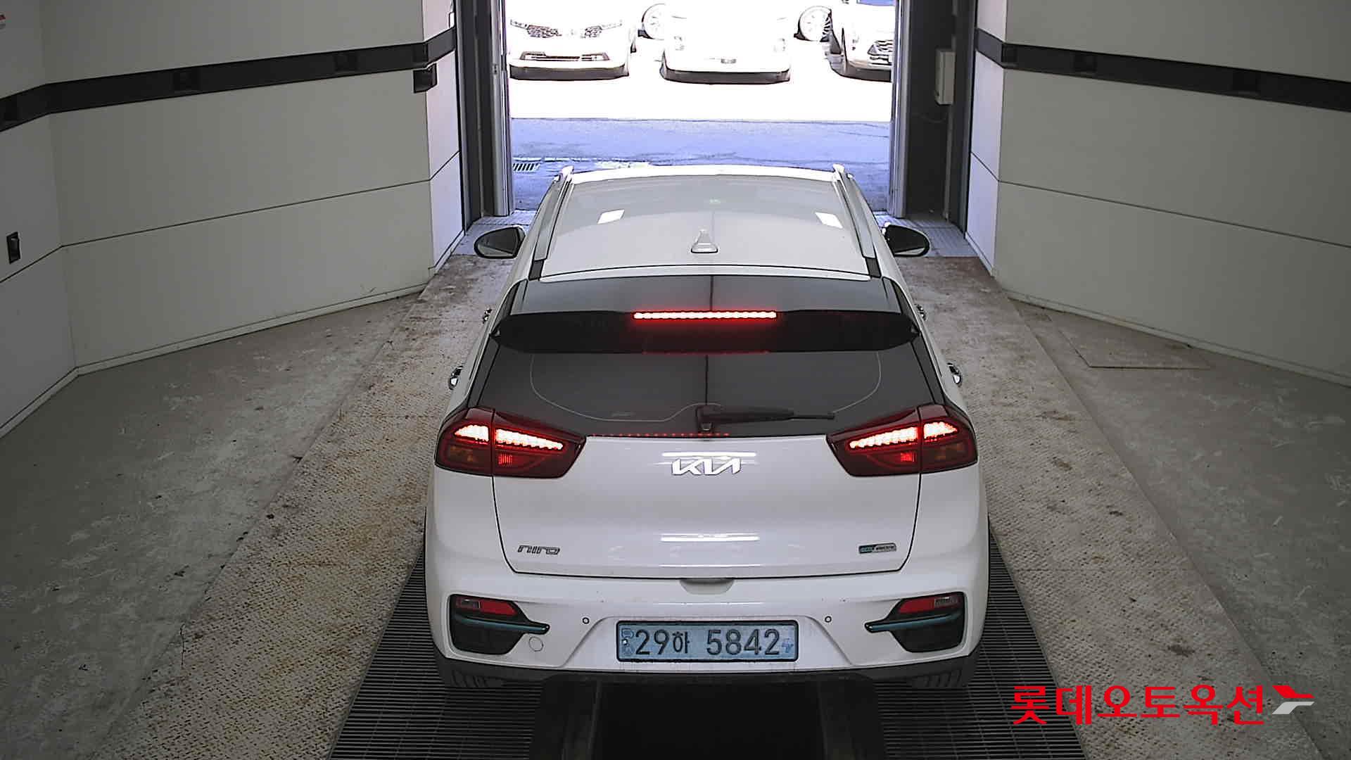 Kia Niro EV 2022 Snow White Pearl (optional) из Кореи, фото 5