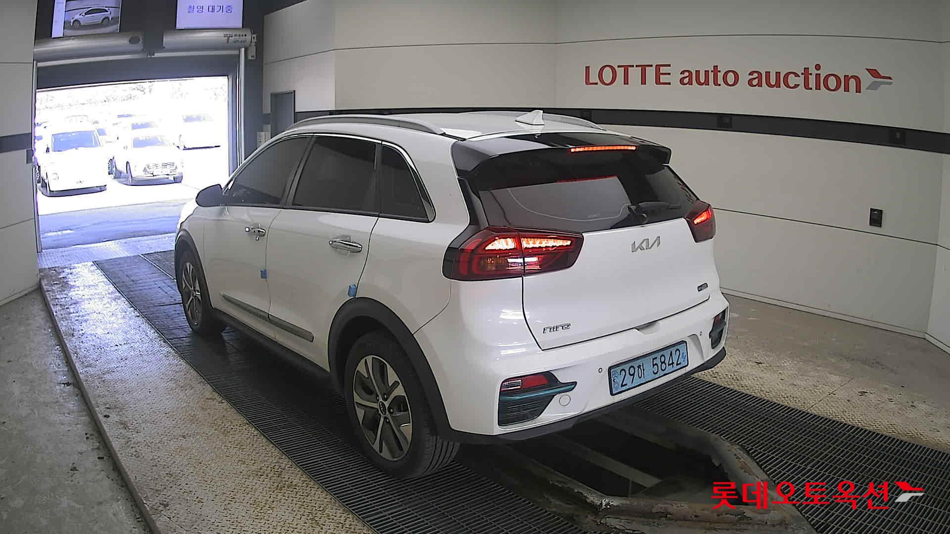 Kia Niro EV 2022 Snow White Pearl (optional) из Кореи, фото 6