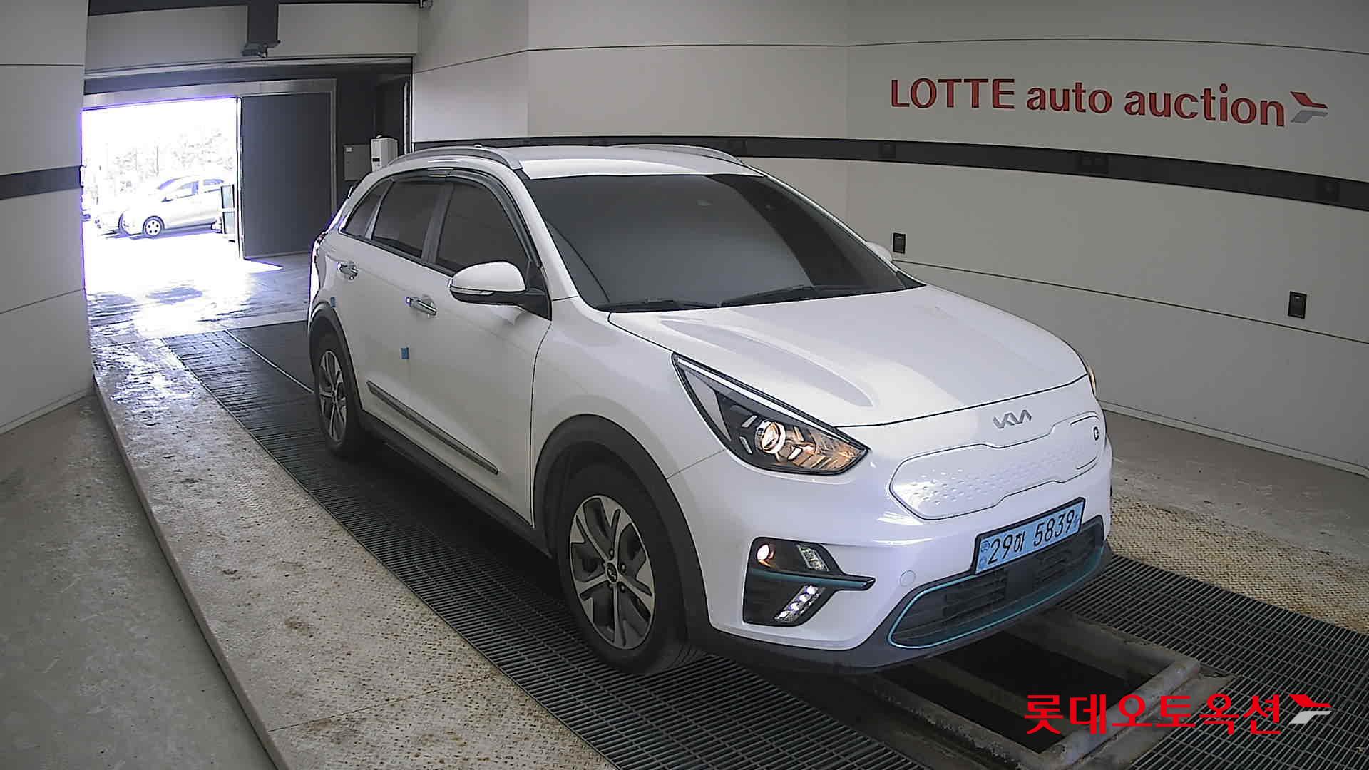 Kia Niro EV 2022 Snow White Pearl (optional) из Кореи, фото 2