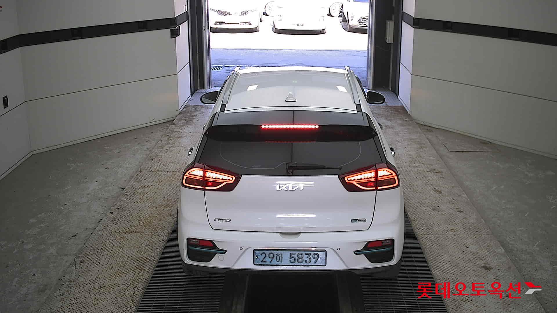 Kia Niro EV 2022 Snow White Pearl (optional) из Кореи, фото 5