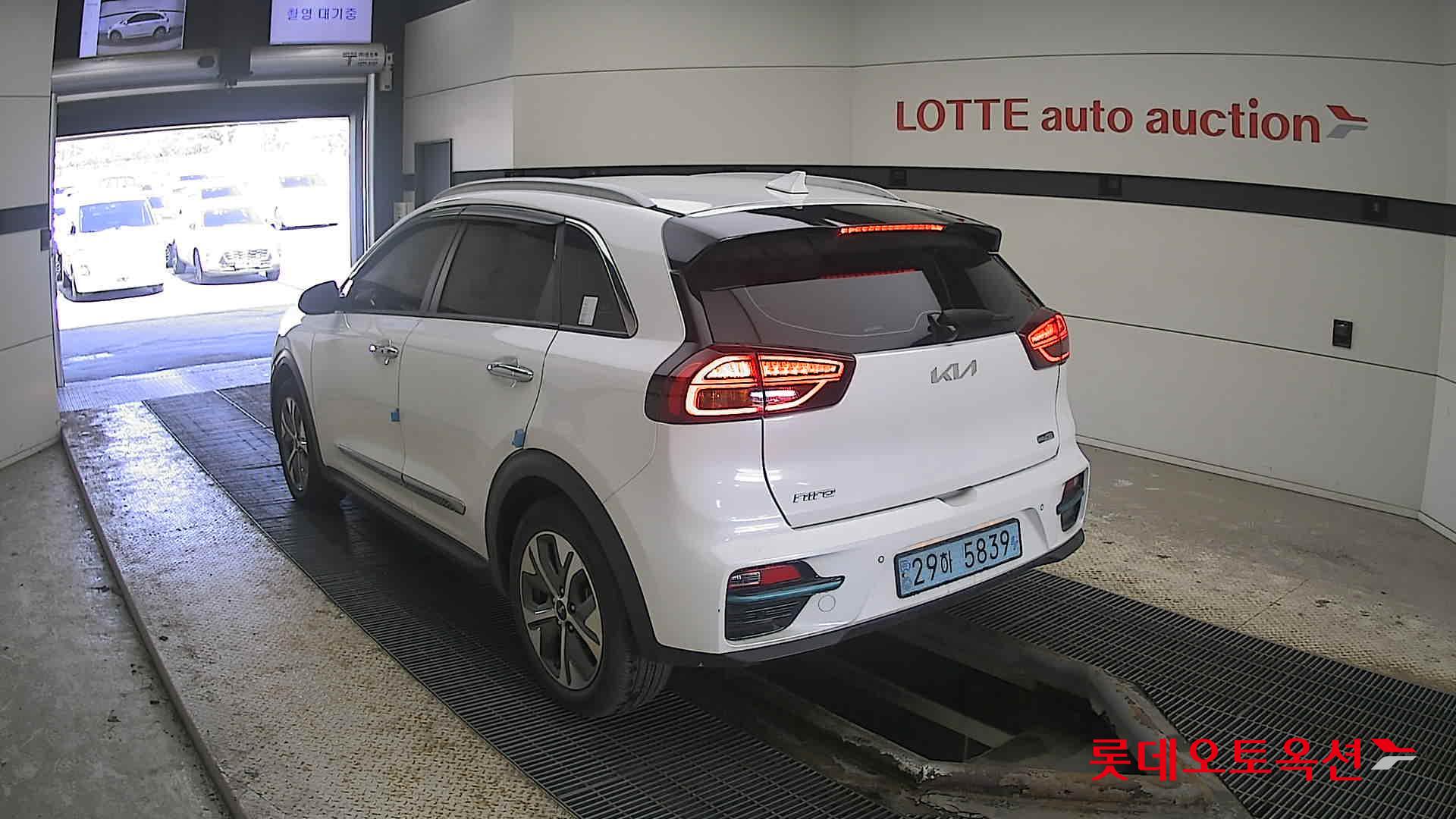 Kia Niro EV 2022 Snow White Pearl (optional) из Кореи, фото 6